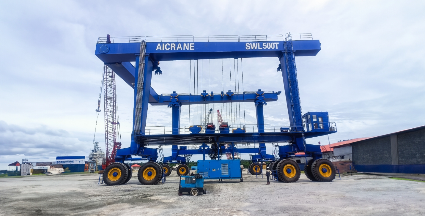 Mobile Boat Hoist for Shipbuilding & Maintenance in a Shipyard